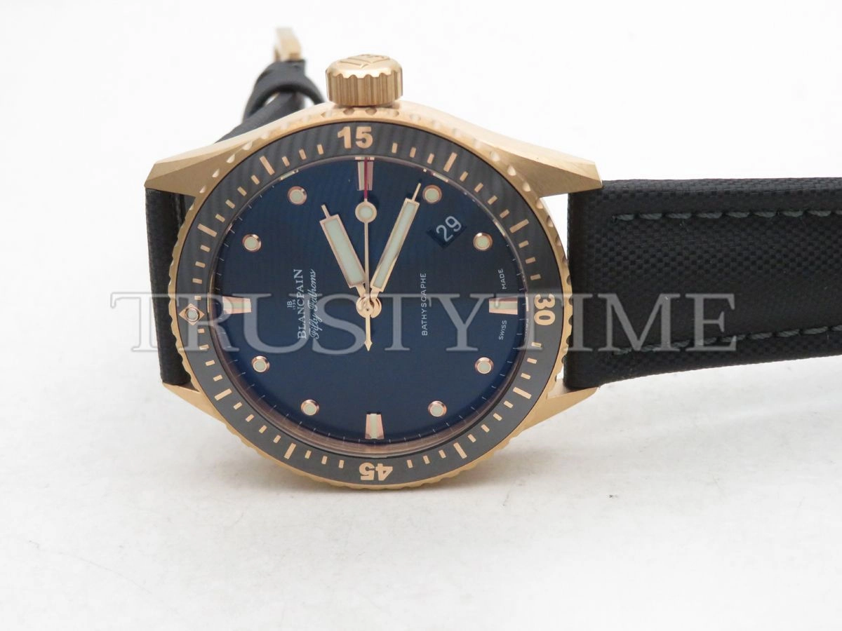 Копия часов Blancpain Fifty Fathoms Bathyscaphe 5000-36S30-B52A