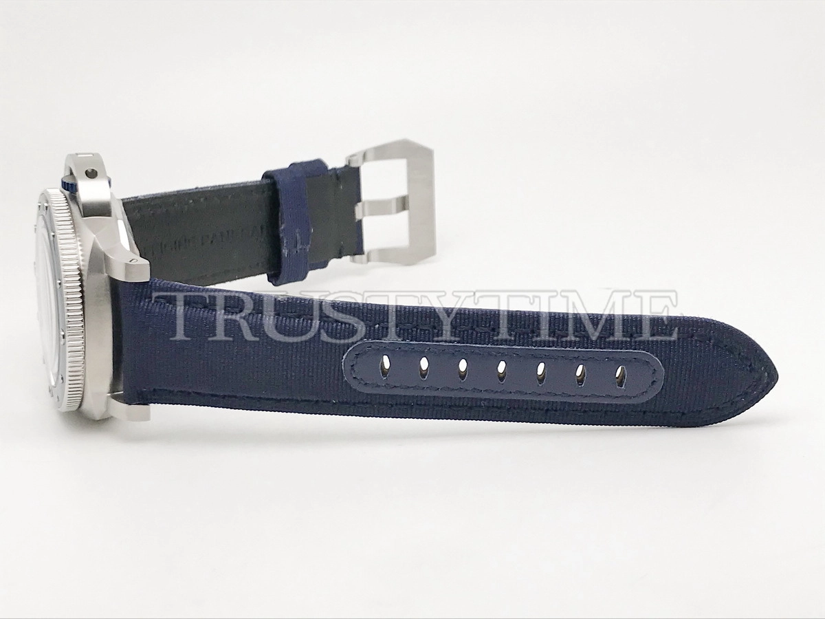 Копия часов Panerai Submersible QuarantaQuattro eSteel™ Blu Profondo 44mm PAM01289