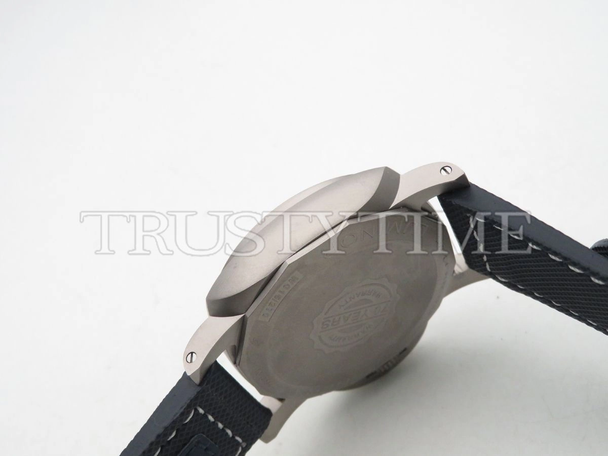 Копия часов Panerai Luminor 1950 3 Days Titanium 44mm PAM01117
