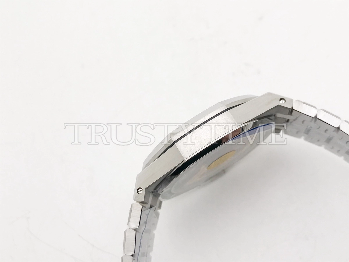 Копия часов Audemars Piguet Royal Oak Selfwinding II 15500ST.OO.1220ST.01