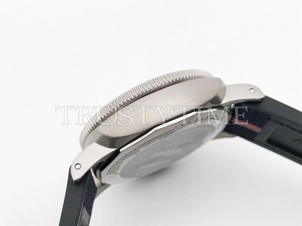 Копия часов Panerai Submersible GMT Luna Rossa Titanio 42mm PAM01507