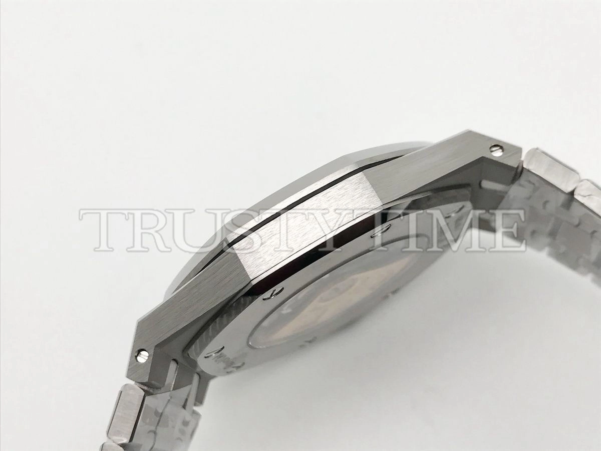 Копия часов Audemars Piguet Royal Oak Automatic II 15400ST.OO.1220ST.04