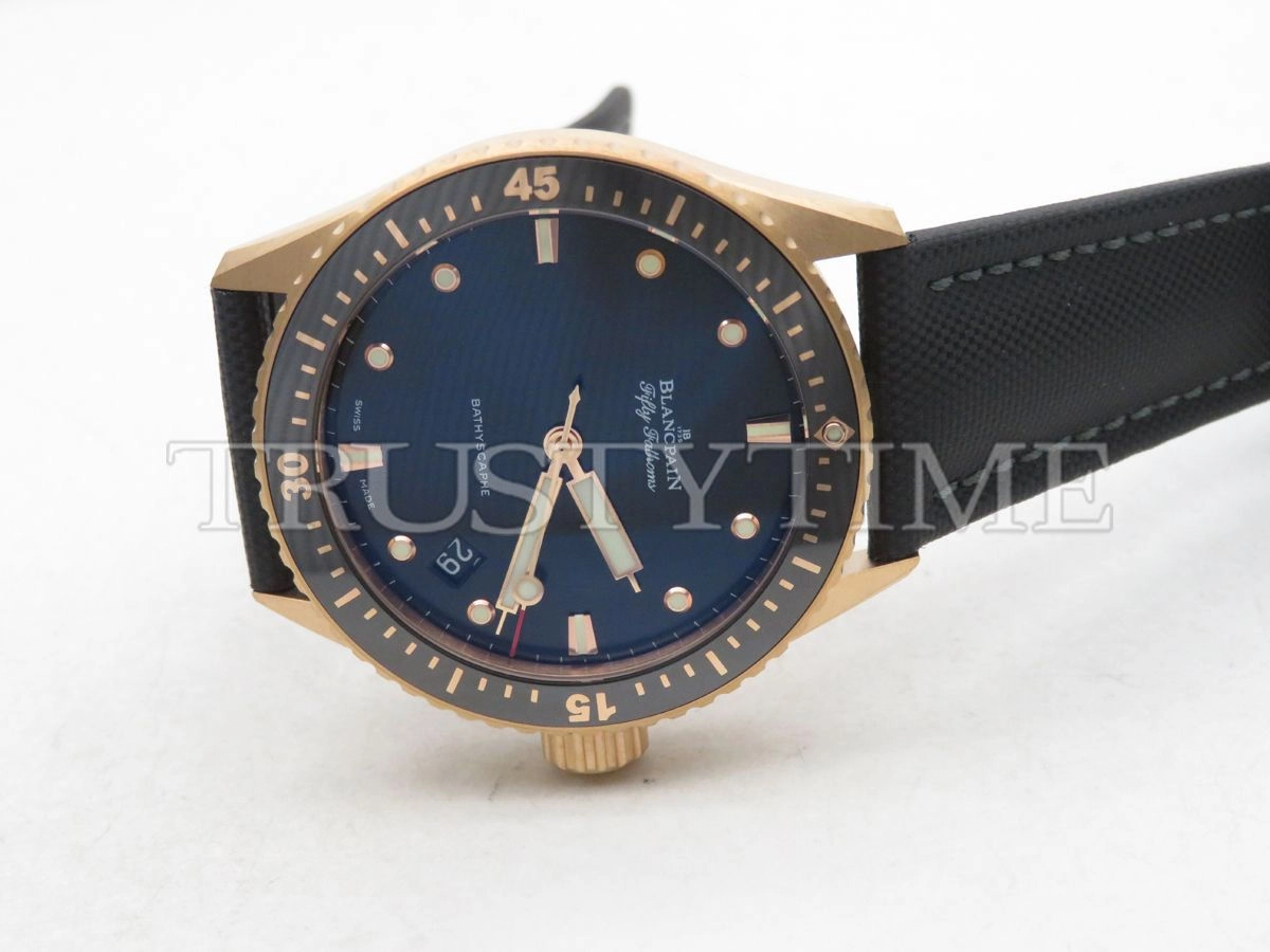 Копия часов Blancpain Fifty Fathoms Bathyscaphe 5000-36S30-B52A