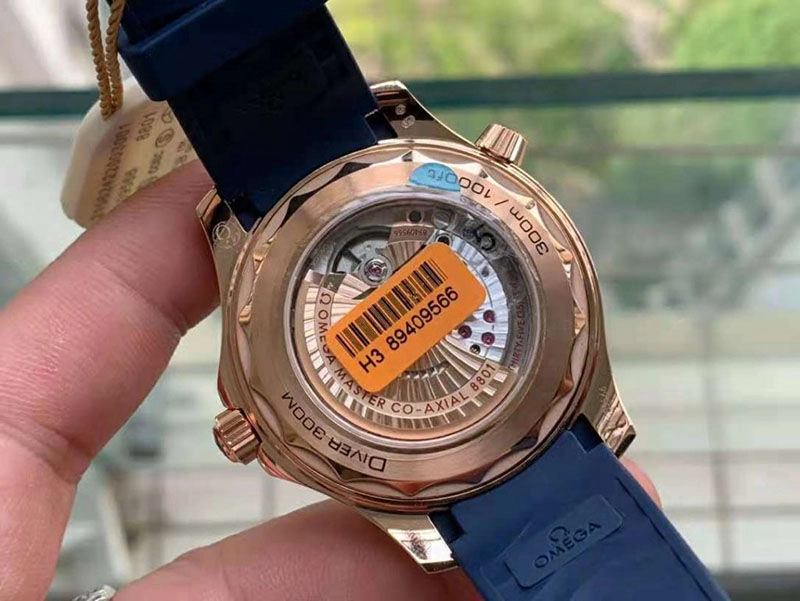 Копия часов Omega Seamaster Diver 300m Rose Gold Blue Копия часов Omega Seamaster Diver 300m Rose Gold Blue