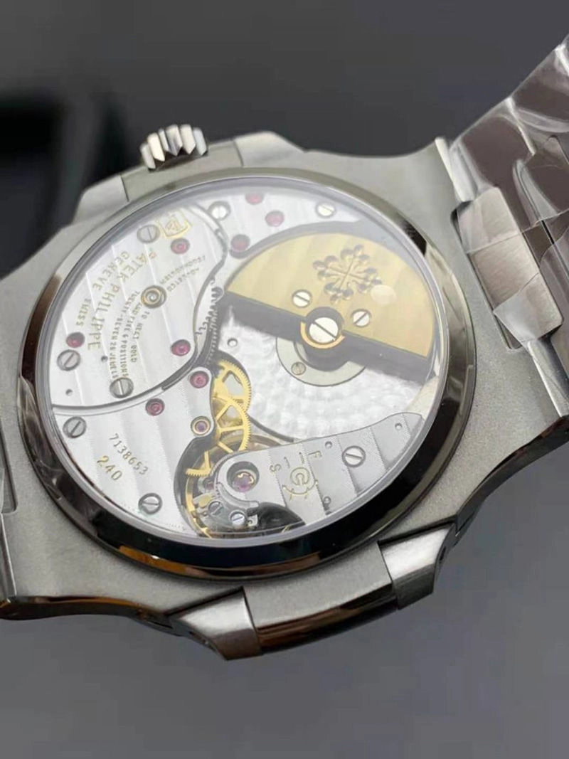 Реплика Patek Philippe MoonPhase 5712 Реплика Patek Philippe MoonPhase 5712