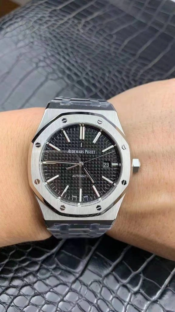 Реплика Audemars Piguet Royal Oak 15400 Реплика Audemars Piguet Royal Oak 15400